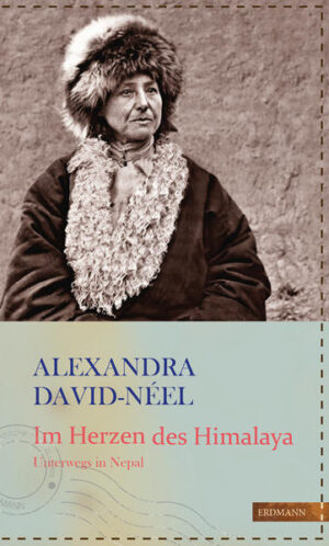 Auf Einladung des Maharadschas von Katmandu reiste Alexandra David-Néel im Winter 1912/1913 nach Nepal, ein für Europäer damals noch verbotenes Land. Eine „nützliche Einführung“ wollte sie anschließend schreiben, die politische Bestandsaufnahme eines Landes, das sich zwischen Tradition und Modernität neu definieren musste – einer „Modernität“, wie die unter britischem Protektorat stehenden Nachbarländer Indien und Tibet sie bereits zeigten. Und einer „Tradition“, wie sie sich im abgeschiedenen Nepal noch lange hielt. Witwenverbrennung, politische Klassen und Kasten, urtümliche Opferrituale – die aufgeklärte Journalistin wirft einen kritischen Blick auf diese Gesellschaft. Aber ihr Bericht aus dem Herzen des Himalaya ist weit mehr als eine politische Bestandsaufnahme: es ist die faszinierende Geschichte einer Buddhistin, die, auf der Suche nach dem Geburtsort Siddharthas, in den duftenden Gärten von Lumbini wandelt, auf Buddhas Spuren heilige Stätten und verbotene Tempel aufsucht, die „Lüfte des göttlichen Himalaya“ lieben lernt, dem Geheimnis einer blauleuchtenden Lotosblüte nachspürt, und mit Hilfe ihrer buddhistischen Weisheit und Meditation todesmutig einen menschenfressenden Tiger zähmt. „Im Herzen des Himalaya" berichtet von Reisen in eine mystische, religiöse Welt und ist ein brillanter Führer durch die vielschichtige religiöse Kultur eines Landes, das auch noch heute voller Zauber, Wunder und Geheimnisse steckt. Spannend und fesselnd bis zur letzten Seite.