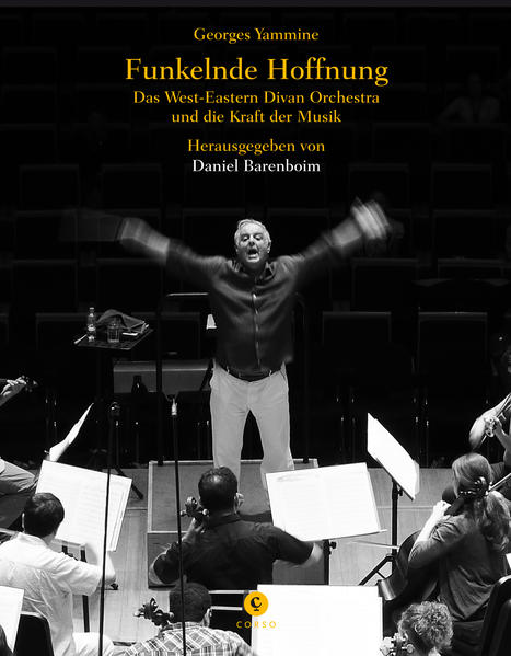 Daniel Barenboim und der Literaturwissenschaftler Edward Said (gest. 2003) gründeten 1999 in Weimar das West-Eastern Divan Orchestra - im Geist von Goethes Verneigung vor Hafis Lyrik: 'Gottes ist der Orient! / Gottes ist der Occident! / Nord- und su?dliches Gelände / Ruht im Frieden seiner Hände.' Junge israelische und arabische Musiker spielen seitdem gemeinsam in diesem hoch berühmten Ensemble unter Barenboims Leitung in aller Welt. Das Orchester ist zu einem lebendigen Symbol des möglichen Friedens, der Toleranz und der Verständigung geworden, 'die kleine Utopie in einer Welt harscher Realitäten', wie die Financial Times schrieb. Der Geiger Georges Yammine war von Anfang auch mit seiner Kamera dabei: 'Wir können mit ein paar Noten die Welt nicht ändern - es ist spannend, das wir nur ein Symbol sein können, aber das ist schon sehr viel.' Demnächst öffnet die Barenboim-Said Akademie in Berlin ihre Tore: Junge Musiker aus dem Nahen Osten werden hier in der humanistischen Tradition des Orchesters ausgebildet. Daniel Barenboim: 'Man kann die Akademie als unerhörten Versuch verstehen, mit den Mitteln der Musik eine politische Entwicklung zu befördern, an deren Ende gegenseitiges Verständnis steht. Musik ist eine universale Sprache, und Feindschaft gehört nicht zu ihrem Wortschatz.'