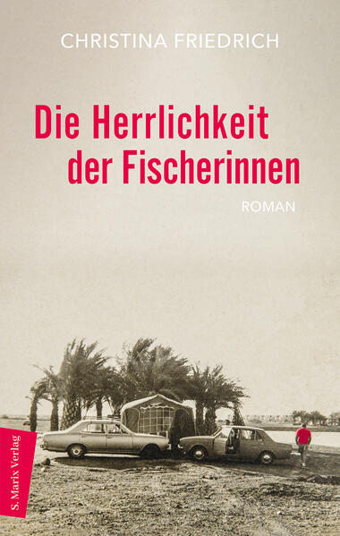 Die Herrlichkeit der Fischerinnen erzählt von einer Reise der Ich-Erzählerin durch Israel. Unter einer Palme am Roten Meer begegnet sie Yoash und eine leidenschaftliche, zarte, doch auch von Schatten durchzogene Liebesgeschichte beginnt. In der Erzählung verbinden sich Gegenwart und Vergangenheit, überlagern sich Bilder und Geschichten von Menschen, Orten und inneren Landschaften. In einer poetisch dichten, sinnlichen Sprache erzählt Christina Friedrich von der Reise durch ein fremdes Land, mit dessen Geschichte wir so eng verbunden sind. Sie lässt Erinnerungen auferstehen, die Geschichte mit neuem Leben füllen und zeigt die politische Zerrissenheit und die kulturelle Vielfalt des heutigen Israel. Christina Friedrichs Arbeit verdichtete sich zu der Performance KEEP ME IN MIND, in der die Lebensgeschichten von Benjamin Ginzburg, Miriam Kremin, Josef Künstlich, Ester Liber, Leakadia Szlak, Siegfried Teller und Sara Zamir, sieben Shoa-Überlebenden, von denen sie in ihrem Roman berichtet, weitererzählt werden. Durch die Vermittlung und Weitergabe von Zeichnungen, Fotografien und Habseligkeiten werden die Lebenszeugnisse dieser Menschen berühr- und erlebbar gemacht und gehen somit in den Erzählkanon des kollektiven Bewusstseins ein. Zudem entstand der Film KEEP ME IN MIND. Weiterführende Informationen sind unter www.keepmeinmind.net zu finden.