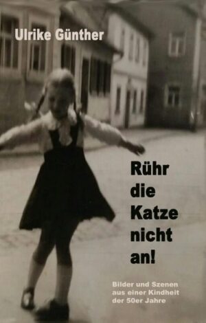 Deutschland in den 50er Jahren. In einer fränkischen Kleinstadt als Nachkömmling in einem katholischen Elternhaus aufgewachsen, erlebt Julia prägende Jahre ihrer Kindheit. Im Elternhaus und seinem Umfeld spielt sich alles im zweideutigen Raum ab, eingebettet zwischen Schweigen und Heimlichkeiten, Spötteleien, Lügen, unterschwelligen Andeutungen und Grenzüberschreitungen. Die erwachsene Julia blickt nach Jahrzehnten auf die doppelbödigen Moralvorstellungen zurück und kommt einem Familiengeheimnis auf die Spur.