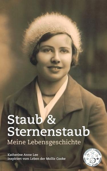 “Es ist so berührend, so packend. Lee kann unendlich stolz sein auf ihr Romandebüt. Es ist eine ausgezeichnete Geschichte, und Lees Fähigkeit, den Leser zu berühren, ist bemerkenswert. Sie ist eine begabte Autorin, und ich werde verfolgen, ob sie noch mehr schreibt.” Keenly Kristin (US Blogger) “Dieses Buch ist anders als alle, die ich zuvor gelesen habe. Es ist definitiv eines der besten Bücher, die ich gelesen habe.” Futures blog “Am Ende des Buches hatte ich das Gefühl, ein Mitglied meiner Familie verloren zu haben.” Hello Magazine Der Roman „Staub & Sternenstaub - Meine Lebensgeschichte“ ist die wahre Geschichte der Mollie Cooke, die in einer Kleinstadt in Shropshire geboren wurde und aufwuchs. Sie erlebte zwei Weltkriege und musste den Schmerz bewältigen, früh zur Witwe zu werden. Die Geschichte erzählt, wie sie mit ihrem zweiten Mann Bill ein zweites Mal die große Liebe erlebt und ihr glückliches Leben durch die Geburt ihres einzigen Kindes Sue Erfüllung findet. Der Roman ist eine Liebes- und Kriegserklärung. Eine Liebeserklärung an Lees demente Großmutter und eine Kriegserklärung an das Vergessen. Mit lebhaften und detailreichen Erzählungen erweckt Lee die junge Mollie zu neuem Leben. Als wollte sie sagen: Mollie hat vergessen, aber alle anderen sollen sich an sie erinnern. Buchzusammenfassung Rückseite: In einer geschützten Traumwelt in der englischen Kleinstadt Church Stretton aufwachsen, sich verlieben und heiraten. So sollte sie sein, die Zukunft, von der jedes kleine Mädchen träumt. Eine gerade Linie, ein perfekter Lebensweg. So begann alles, kurz vor den 1920er-Jahren. Doch das Leben ist nicht wirklich so, oder? Das Leben ist nicht immer fair und nimmt Wendungen, die wir nicht verstehen. Und so stand der erste Sturz in die tiefste Düsternis schon kurz bevor. Ein eisiger Schneesturm trafhinterließ eine Spur der Verwüstung und zog ohne Erklärung weiter. Das Leben ließ mich nicht im Stich, und nachdem ich wieder auf die Beine gekommen war, machte es mir das allergrößte Geschenk. Mir wurde eine große und erfüllte Liebe zuteil. Aber das Leben steht nicht still, und Momente lassen sich nicht einfrieren. Es geht weiter und erzählt seine eigene Geschichte. Es dauerte nicht lange, dann kam der nächste Sturz. Dies ist meine Geschichte. Dies ist Mollies Geschichte. Das Glück von gestern gehört uns nicht mehr, und was morgen sein wird, liegt noch nicht in unseren Händen. Nur das Jetzt ist für einen kurzen Moment unser eigen.