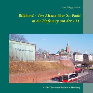 Dieser Bildband von Lars Brüggemann zeigt eine Fahrt mit der Buslinie 111 in Hamburg entlang zahlreicher Sehenswürdigkeiten. Die Buslinie 111 in Hamburg bietet eine Stadtrundfahrt durch Hamburg zum Tarif des Hamburger Verkehrsverbunds (HVV). Die Fahrt in diesem Bildband beginnt am Bahnhof Altona, führt durch St. Pauli, vorbei an den Landungsbrücken und endet in der Hafencity dabei wird jede Haltestelle vorgestellt. Dieser Bildband ist etwas für alle Hamburger und Hamburg-Besucher und insbesondere für Busfreunde. Die Bildtexte erläutern die Fotos und geben zusätzliche Informationen. Auf 70 Seiten mit 75 Fotos erhält man so einen umfassenden Eindruck über eine der schönsten Buslinien in Hamburg. Ideal ist der Bildband auch, um nach einem Hamburg-Besuch die Fahrt in der Linie 111 Zuhause noch mal zu erleben.