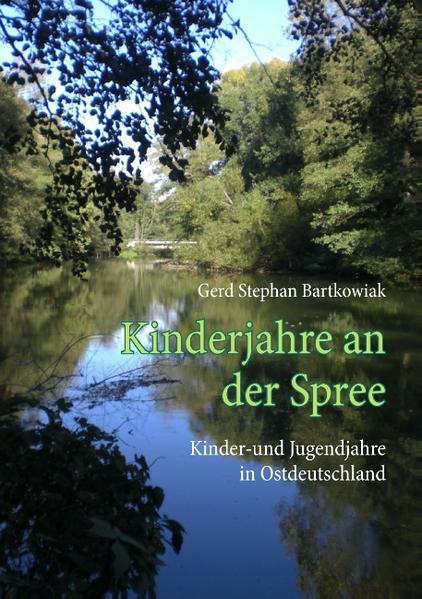 Es sollte alles so schön werden. Vater, Mutter zwei Mädchen und das jüngste Kind Robert. Eine glückliche Familie, nur wenige Wochen, dann kam der II. Weltkrieg. Mutter allein, mit drei Kindern. Ausgebrannt, alles verloren aber wir leben, sagte Mutter und haben ein Dach über den Kopf, in einer Kleinstadt in der Niederlausitz, weit im Osten Deutschlands. Unsere Wohnung liegt in einem durch den Krieg verletzen Haus. Im Straßenkampf wurde durch eine Granate ein Teil der unteren Etage getroffen. Es gibt Wasser und Stadtgas. Die oberen, Fenster noch ohne Glas in unserem Wohnzimmer hat der Hausmeister mit Igolith, einen nur wenig lichtdurchlässigen Kunststoff vernagelt. Täglich kommen Menschen irgendwo her irgendwo an. Flüchtlinge suchen eine Bleibe, ob vorübergehend oder für immer, wer weiß das schon. Der Roman schildert für einen Millionsten Teil am Schicksal einer Familie in der jungen DDR. Roberts Kinderjahre stellen erlebnisreich den sozialistischen Alltag dar. Der Roman beschreibt ausführlich die zwischenmenschlichen Beziehungen und Verhaltensweisen mit kritischen Auseinandersetzungen in den gesellschaftlichen und politischen Gegebenheiten. Wird sich Roberts Traum, einmal Pilot zu werden, erfüllen? Lesen Sie im Band 2, "Von der Spree bis an die Moldau", wie Robert mit einem selbstgebauten Fluggerät seine Flucht in die Freiheit vorbereitet.