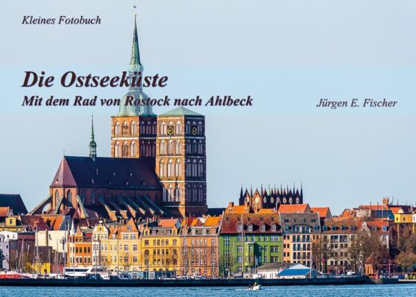 Meine zweite Reise auf dem Ostseeradweg führt mich von Graal-Müritz bei Rostock bis nach Ahlbeck kurz vor der polnischen Grenze. Die Reise geht 220 Kilometer über den Darß nach Stralsund, Greifswald und in Wolgast auf die Insel Usedom. Ich fahre durch eine abwechslungsreiche Landschaft, zwischen weiten Feldern und hügelig, an kilometerlangen Deichen und Stränden vorbei, durch wilden Küstenwald und Moore, durch alte Badeorte, die an die frühe Zeit der Badekultur erinnern. In Stralsund und Greifswald erlebe ich die Zeugnisse einer ruhmreichen Vergangenheit hansischer Kaufleute. Aber ich erlebe auch die kargen Salzhütten, die an das harte Leben der Fischer erinnern.