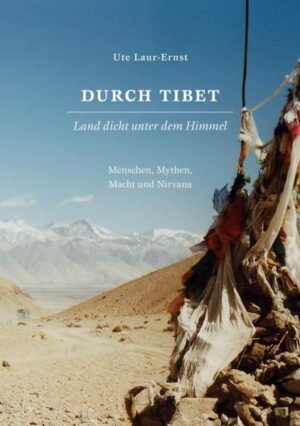 Tibet ist ein außergewöhnliches, faszinierendes Land hoch oben auf dem Dach der Welt – trotz Zerstörung und langer Unterdrückung seiner jahrhundertealten buddhistischen Kultur durch China. Es befindet sich im Umbruch, pendelt zwischen wiedererwachtem religiösem Leben und ökonomischen, technischen und sozialen Herausforderungen. Auf einer spannenden Reise quer durch das ganze Land erlebt der Leser eine einmalige, oft rätselhafte Welt. Er fährt durch phantastische Bergregionen, fruchtbare Täler und öde Landstriche. Er begegnet Mönchen und Pilgern an den heiligen Stätten mit ihrer magisch-mythischen Atmosphäre. In den armseligen Dörfern ist die Zeit stehengeblieben, während in den schnell wachsenden Städten chinesischer Lebensstil herrscht. Die Modernisierung bringt zwar manchen Tibetern auch Vorteile, andere werden abgehängt oder distanzieren sich. Die anschauliche Schilderung der Reisen mit ihrem Mann ergänzt Ute Laur-Ernst um sorgfältig recherchierte Rückblicke in die wenig bekannte tibetische Geschichte mit ihren Machtkämpfen, Intrigen, Glanzzeiten und wechselnden Fremdherrschaften. Der Buddhismus spielt dabei stets eine zentrale Rolle. Sie geht auf seine Besonderheiten und große Ausstrahlung ein, hinterfragt, vergleicht, schaut aus unterschiedlichen Perspektiven auf Tibet und berichtet auch über meist unbeachtete, aber hochinteressante und überraschende Seiten seiner Kultur.