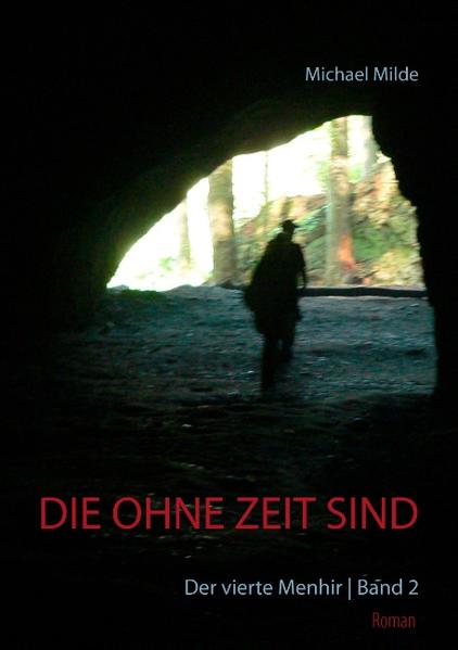 Der vierte Menhir "Die ohne Zeit sind" treten aus dem Schatten. Doch Tristan will mit seiner neuen Liebe Alana nur eines Urlaub. Da ruft sie Benedikt nach Rom. Das mysteriöse Objekt scheint wohl schon Jahrtausende vor den Kelten eine entscheidende Rolle gespielt zu haben. Unbegreiflich. Aber ihre Studien werden jäh unterbrochen. Paramilitärische Einheiten greifen ein. Allen voran der wahnsinnige Iskariot. Zuletzt, scheint es, bleibt Tristan nur eines, um wenigstens die anderen zu retten die Selbstaufgabe. Roman um wahnsinnige Typen, treue Freunde und eigentlich keinen Halbgott.