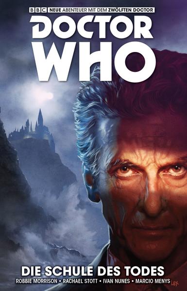 NEUE ABENTEUER MIT DEM ZWÖLFTEN DOCTOR! Doctor Who: Er ist viele Hundert Jahre alt, wechselt ab und zu den Körper und ist der Titelheld von Großbritanniens beliebtester Science- Fiction- Serie. Sein Raumschiff, die Tardis, sieht aus wie eine blaue Telefonzelle, ist innen jedoch wesentlich größer als außen. Mit ihr reist der Doctor durch Raum und Zeit, auf der Suche nach Abenteuern und den Wundern des Universums. Und da es keinen Spaß macht, die allein zu entdecken, lädt der Timelord vom Planeten Gallifrey immer wieder Menschen ein, ihn auf seinen Reisen zu begleiten. Während der Doctor sich auf einer Orbitalstation neue „Freunde“ anlacht, mit denen nicht gut Kirschen essen ist, entdeckt Clara eine jahrtausendealte Verschwörung an einer schottischen Eliteschule. Ihre Freundin Christel ist dort bei einem seltsamen Unfall ums Leben gekommen, die Schüler erzählen von einer Kreatur und an einer Tafel in der Schule steht mit Kreide geschrieben: Ich darf meine Lehrerin nicht töten!