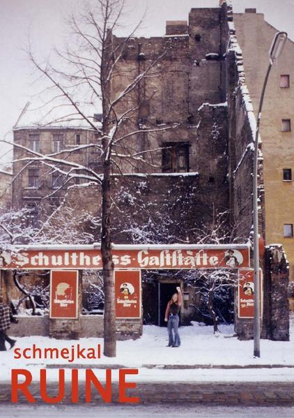 Absturz-Lokal der Siebziger in Berlin Schöneberg Winterfeldtplatz. Unterwelttreff der Gefängnishelden aus Moabit, daher eigene Verhaltensregeln, derart ungewöhnlich, so dass die Polizei die Gaststätte Ruine zeitwelig zur gesetzesfreien Zone erklärte: Die regeln das alleine, da brauchen wir uns die Hände nicht schmutzig zu machen. Hatte zwischenmenschlich echte existentielle Begegnungen zur Folge. Für mich persönlich der grundlegende Ausstieg aus allem Gewohnten und Vorbereitung zu ganzkörperlich transformierender Therapie und zum farbenfrohen Lebenslauf eines kreativen Künstlers.