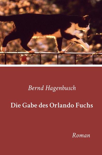 Die Lebensreise des jungen Orlando Fuchs, der sich nicht davon abbringen lässt, seinen eigenen Platz in der Welt zu suchen. Sein Weg führt ihn vom östlichsten Zipfel Habsburgs quer durch das schillernde Europa des ausgehenden 19. Jahrhunderts. Ein buntes Panoptikum an Persönlichkeiten und Persönchen, an seltenen Zweibeinern und noch selteneren Vierbeinern kreuzt seinen Weg und Werdegang: von Czernowitz nach Paris, über die Provence nach Cadiz, nach London und schließlich in die Atlantic Bar des Ozeandampfers Cherbourg, Kurs New York. Eine Geschichte über das Verhältnis von Mensch und Tier - die Katze im Speziellen, eine Geschichte über Sprache, eine Weltgeschichte auf vier Pfoten.