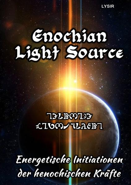 Die Enochian Light Source ist ein individueller Weg der energetischen Einweihung in ein System des Wissens, der Weisheit, der Macht, der Verantwortung und der Gewissenhaftigkeit. Das System der Enochian Light Source und der henochischen Buchstaben ist hierbei nicht massenkompatibel. Es ist ein individueller Weg der Selbstevolution, sodass man sich selbst, aus seinem wahren Inneren heraus, aus seiner eigenen Tiefe, erleuchten kann. Das System umfasst sechs Grade, wobei sich der erste Grad auf die einzelnen henochischen Buchstaben bezieht und die anderen Grade auf die henochischen Entitäten der Elementtafeln, wobei hier keine Wesensgruppe ausgeschlossen ist. So werden hier die Initiationen umschrieben und erhellt, wodurch man sich ein eigenes Bild der Möglichkeiten und Vorgehensweisen machen kann. Dennoch sind die Initiationen nicht so verfasst, dass man sie ohne Weiteres selbst ausführen kann, ohne die Meisterschaft des sechsten Grades innezuhaben. Wenn man sich initiieren lässt, erhält und erschafft man universelle Werkzeuge, mit denen man sein Ich, sein Selbst und das Wesen seines Geistes formen kann. Doch hierzu bedarf es auch eines festen und freien Willens, denn wenn man in die höheren Sphären der verschiedenen Mächte dringen will, wenn man die Ebenen der Macht bereisen und erkennen will, muss man sich selbst verstehen und annehmen können. Die henochischen Buchstaben lösen genau diese Transformation aus, sie aktivieren die eigenen Kräfte und Dynamiken, sodass man sich selbst erhöhen und erleuchten kann. Stück für Stück wird man sich verändern, man wird seinen wahren Wesenskern freilegen und mit der Hilfe der Enochian Light Source die Möglichkeiten erhalten, Instrumente der Macht, des Wissens und des Großen Werkes zu formen. So eröffnet sich der Pfad der Freiheit und der Selbstbestimmtheit, auf dass die Muster und Fraktale des Multiversums erkannt, verstanden und verwendet werden können.