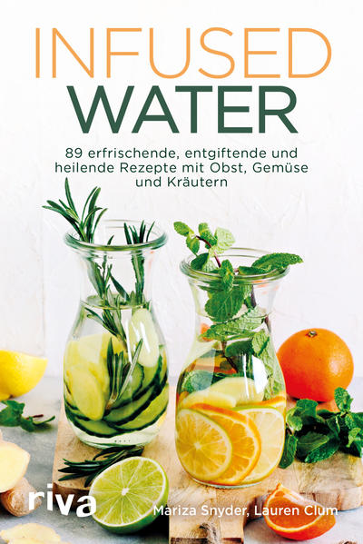 Wir alle wissen, wie wichtig es für unseren Körper ist, jeden Tag reichlich Flüssigkeit aufzunehmen, um hydriert zu bleiben. Diese sollte weder Zucker noch Zusatzstoffe enthalten, doch immer nur Wasser trinken ist langweilig. Mit den Rezepten in diesem Buch lässt sich das schmackhafteste und natürlichste Bio-Wasser herstellen, das Sie je getrunken haben. Saisonale Früchte, Gemüse und Kräuter werden hierfür mit frischem Wasser in einen Infusionskrug oder eine Flasche gefüllt. Nach einer bestimmten Einwirkzeit geht das natürliche Aroma ins Wasser über und es entsteht ein vitaminreiches, kalorienfreies und herrlich erfrischendes Getränk, das dem Körper gut tut und toll schmeckt. Dabei beschränken sich die Möglichkeiten längst nicht auf die Klassiker Zitrone und Gurke! Das Buch zeigt, wie einfach es ist, eine Vielzahl einzigartiger Mischungen zu kreieren, darunter viele entgiftende und heilende Rezepturen wie Spritziges Cranberry-Detoxwasser, Blaubeeren-Hauterfrischer, Beeren-Antioxidantien-Booster oder entspannendes Kräuterwasser.