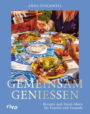 Gemeinsam genießen mit Familie und Freunden Was gibt es Schöneres, als mit seinen Liebsten an einem Tisch zu sitzen und eine schöne Zeit zu verbringen? Dieses Kochbuch zeigt, dass ein Familienessen, ein Fest oder eine Dinnerparty nicht mit viel Aufwand verbunden sein muss, um ein tolles Erlebnis zu werden, sowohl für Gastgeber als auch Geladene. Egal ob man gemeinsam in der Küche steht oder das Essen allein vorbereitet - die einfachen, vielseitigen Rezepte und Menüs sind flexibel kombinierbar, auch mit vielen vegetarischen und veganen Varianten, begeistern jeden und machen Spaß. Die Idee dahinter ist eine gesellige Runde am Tisch, an dem Platten mit leckeren Gerichten herumgereicht werden und alle eine entspannte Zeit miteinander haben. Wertvolle Tipps zur Planung, zur Vorbereitung der Küche, zu unterhaltsamen Spielen, zu Themen für Tischgespräche sowie tolle Vorschläge für Drinks, Snacks, Dips, Salate, Süßes und für Menüs je nach Jahreszeit runden dieses wunderschön bebilderte Buch perfekt ab.