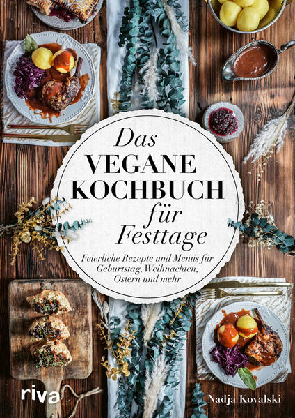 Vegan Feiern ohne Verzicht Ob ein weihnachtliches Menü am Adventssonntag, ein feierlicher Brunch zu Ostern oder eine Geburtstagsparty im Sommer - das Jahr bietet viele Anlässe zum Feiern und Beisammensein mit den Liebsten. Mit diesem Rezeptbuch gelingt es ganz einfach, herzhafte Klassiker, himmlische Desserts und exquisite Drinks in vegan zu zaubern. 50 festliche und leckere Rezeptideen wie vegane Gänsekeule mit Kartoffelknödeln, cremiger Camembert im Knuspermantel, ein wärmendes Blumenkohl-Apfel-Süppchen, fruchtiger Wassermelonen-Veta-Salat oder fluffige Orangen-Mousse-au-Chocolat begeistern Familie und Freunde. Abwechslungsreiche Menüvorschläge runden dieses Buch perfekt ab. Mit diesem wunderschönen Kochbuch wird jeder Moment zum Fest!