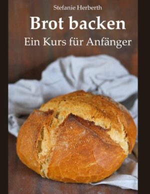 Brot backen - das klingt nach einer komplizierten Wissenschaft. Doch auch mit einfachen Mitteln kann man schmackhaftes Brot backen. Man braucht dafür nur einige Schüsseln, Hände zum Kneten, einen Ofen und genug Zeit, denn ein gutes Brot braucht ausreichend Zeit zum Gehen und Reifen. Dieses Buch richtet sich an Anfänger, die mit dem Brotbacken beginnen wollen. Von leichten Rezepten für den Anfang führt es über Brote mit verschiedenen Vorteigen bis hin zum Sauerteigbrot. Die Rezepte reichen dabei von knetfreien Schmandkanten über einen aromatischen Buttermilch-Laib bis zu herzhaftem Roggen-Dinkelbrot, Baguette und Sauerteigbrot. Dabei werden Basiswissen und die wichtigsten Hintergründe erläutert und alle wichtigen Handgriffe im Bild dargestellt. Leserstimmen: "Auch wenn man glaubt, man wüsste bereits einiges über die Grundlagen [...]des Brotbackens, kann man in diesem lesenswerten Buch noch vieles lernen." "Toll für Anfänger! [...]Man fühlt sich nach der Lektüre gleich als Eingeweihte in die Geheimsprache der Brotbackkunst."