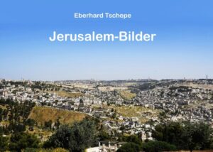 Eberhard Tschepe 1964 in Jerusalem... ...und ein halbes Jahrhundert später, mit seiner Frau im Davidsturm-Museum bei einer Ausstellung über die Reise des Deutschen Kaisers nach Jerusalem im Jahr 1898. Dafür war sein Zelt nachgebaut worden. Darin sitzend konnten sich die Ausstellungsbesucher selbst fotografieren und bekamen das Ergebnis per eMail geschick. Meike und Eberhard Tschepe waren 1963 zum ersten Mal in Jerusalem. Sie arbeitete dort mit einer Gruppe der Aktion Sühnezeichen und er fotografierte und filmte diese Arbeiten. Seitdem reisten beide oft mehrmals im Jahr nach Jerusalem.