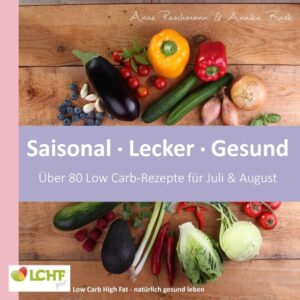 Low Carb High Fat - dahinter steckt eine einfache Formel: viel kohlenhydratarmes Gemüse, eine normale Menge Protein und eine gesunde Portion Fett. Gleichzeitig ist LCHF gluten- und zuckerfrei, außerdem frei von Zusatzstoffen. Gut für Ihre Gesundheit, super für Ihre Figur! Aber ist LCHF auch lecker? Mit dieser Kochbuch-Serie wird der Beweis angetreten: LCHF schmeckt! Entsprechend der Saison werden eine Fülle erprobter LCHF-Rezepte geboten. Im Juli und August können wir aus dem Vollen schöpfen. Salate haben genauso Hochsaison wie Tomate, Aubergine und Zucchini. Freuen Sie sich außerdem auf ein tolles Grill-Special mit über 20 Rezepten! LCHF pur steht für Low Carb High Fat in seiner ursprünglichen Form. Ohne Schnickschnack und teure Ersatzprodukte. Pures, leckeres, gesundes Essen - das ist unsere Leidenschaft. Das vorliegende Kochbuch ist der dritte Band der Serie "LCHF pur: Saisonal. Lecker. Gesund". Bereits erschienen: LCHF pur: Saisonal. Lecker. Gesund Über 70 Rezepte für März & April ISBN 978-3-7431-3449-2 LCHF pur: Saisonal. Lecker. Gesund Über 70 Rezepte für Mai & Juni ISBN 978-3-7431-6720-9