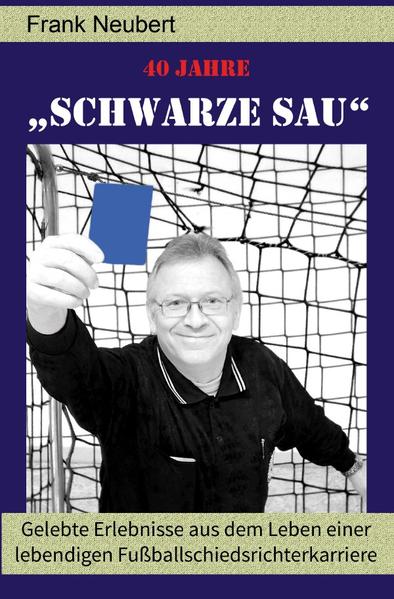 Neuauflage - Der Autor wurde 1960 im sächsischen Gröditz geboren und war im Zeitraum 1974 bis 2016 als Fußballschiedsrichter im aufopferungsvollen Einsatz. Aus dem Erfahrungsschatz von 2.500 Einsätzen in 5 Bundesländern entstand das Buchprojekt „40 Jahre Schwarze Sau“. Der Inhalt besteht keinesfalls aus einer Autobiographie. Alle Geschichten und Erlebnisse auf und neben dem Fußballplatz haben sich tatsächlich so zugetragen. Die 40 Kapitel beinhalten keine Spitzenleistungen aus der Schiedsrichterei auf Bundesliganiveau. Diesmal werden zahlreiche Spieler, Zuschauer, Trainer und Funktionäre schon nachhaltig „veräppelt“. Das Zeigen einer blauen oder schwarzen Karte, wirksame Aktionen gegen wildgewordene Trainer oder verbale Attacken gegenüber hirnlosen Fußballfans sollen ein gewisses Schmunzeln beim Lesen des Buches erzeugen. Selbstverständlich werden zusätzlich die Kollegen in Schwarz bei manchmal seltsamen Aktivitäten aufgeführt, auch das alles gehört in die Rubrik “Sachen gibt’s es…“ Auch der fußballregelunkundige Leser findet sicher viele verständliche Passagen, die eher selten oder noch nie in einem Lesewerk in dieser Form zusammengestellt und veröffentlicht worden sind. Eine gute Grundlage, die eine oder andere Lachfalte zu aktivieren.