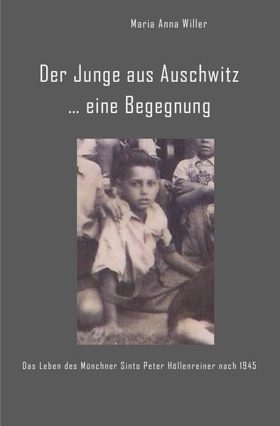 Peter Höllenreiner überlebte die Konzentrationslager Auschwitz, Ravensbrück, Mauthausen und Bergen-Belsen. Der Hölle entkommen, kommt er 1945 als Sechsjähriger zurück in seine Geburtsstadt München. Seine Schulzeit beginnt und die Welt begegnet ihm, als ob nichts gewesen wäre. "Hintere in die letzte Bank!", heißt es in der Schule. Die Ausgrenzung geht weiter. Peter Höllenreiner und seine Familie waren der nationalsozialistischen Verfolgung als sogenannte "Zigeuner" ausgesetzt gewesen. Trotz Demokratie, neuer Regierungsform und der Erklärung von Menschenrechten - die alten Vorurteile blieben. Und Peter lebt im Land der einstigen Täter, es ist seine Heimat. Rund 70 Jahre nach Kriegsende und seiner Befreiung aus einer Kindheit unter ständiger Lebensgefahr schaut Peter Höllenreiner zurück. Der Münchner erzählt erstmals seine Lebensgeschichte. Zwei Jahre lang begleitet ihn die Biografin Maria Anna Willer. Sie gibt seine Erzählungen auszugsweise wieder und recherchiert in Archiven. Ein dunkles Kapitel deutscher Nachkriegsgeschichte tut sich auf. In den aktuellen Ereignissen offenbart sich der Blick des Überlebenden des Holocaust auf unsere gegenwärtige Gesellschaft. Die Biografin Maria Anna Willer gibt sich in der Begegnung mit Peter Höllenreiner zu erkennen. Sie gibt wieder, wie sie den Zeitzeugen erlebt, heute im Alter, wo Erinnerungen wiederkehren. Authentischer kann ein Buch nicht sein. Willer schreibt in knappen Sätzen, sachlich, dennoch oder gerade deshalb tief berührend.