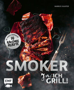 Let’s smoke! DAS Buch für Grillmeister, die die schönste Nebensache der Welt gern zelebrieren Grillen mit dem Smoker will gelernt sein. In seinem Buch „Smoker - Ja, ich grill!“ zeigt Markus Kaufer wie es geht. Bekannt durch seinen YouTube-Kanal „0815 BBQ“, vereint er nun seine 70 liebsten Smoker-Gerichte in einem Buch. Würziger Rauch gepaart mit saftigem Fleisch - das ist BBQ-Feeling pur! Für blutige Einsteiger ist dies ein tolles Grundlagenwerk, mit welchem Sie ihr Wissen über den Smoker ausbauen können, während die vielfältigen Rezepte auch das Herz erfahrener Grillmeister höher schlagen lassen. Mit ausführlichem Grundlagenwerk: Alles über Smoken und Raucharomen Über 70 Rezepte, die das BBQ-Herz höher schlagen lassen Grillgenuss aus dem Smoker: Mit Geflügelsalat-Crostini, Kaffee-Chili-BBQ-Sauce, Asiatisch glasiertem Spanferkelbauch, Sweet & Spicy Ribs, Räucherlachs, Süßkartoffelnocken von der Zedernholzplanke, flambierter Ananas und vielem mehr! Der Smoker steht für das amerikanische BBQ wie kein anderes. Das Fleisch wird durch die niedrigen Temperaturen und dem Holzrauch schonend gegart und auf eine unglaubliche Weise aromatisiert, wie es nur das Smoken kann - rauchig, kräftig, holzig stark. Jeder, der den Genuss und das Vergnügen von gutem Fleisch und Fisch genießen möchte, kommt um das Smoken nicht herum. Denn diese Garmethode ist zwar etwas zeitintensiv, aber man wird mit jedem Bissen belohnt. Das ist Genuss in seiner reinsten Form! Mit der Reihe „Ja, ich grill!“ wird Grilleinsteigern und -meistern einiges geboten: Jeder Grillbegeisterte bekommt Anregungen zu leckeren Gerichten und Beilagen, die Abwechslung auf den Teller bringen. Wer mit dem Smoker noch nicht vertraut ist, wird mit diesem Kochbuch schnell und professionell in das Thema herangeführt, bevor die Rezepte nachgegrillt werden können. Zudem kann mit dem Kochbuch gleich ein ganzes Menü aufgetischt werden: Von fantastischen Vorspeisen und Dips über grandiosen Hauptspeisen mit Fleisch und Fisch sowie Beilagen und fleischlosen Gerichten bis hin zu verführerischen Nachspeisen - für jeden Geschmack wird etwas geboten!