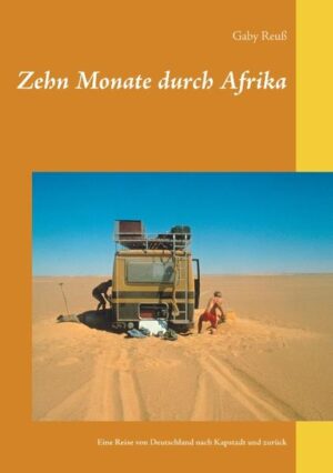 1985 machen sich vier junge Franken auf den Weg von Deutschland nach Kapstadt in einem zum Wohnmobil umgebauten Mercedes 508D. Die ungefähre Route haben sie im Kopf: durch die Sahara nach Westafrika, den Urwald von West nach Ost durchqueren bis zum Indischen Ozean, von Ostafrika bis ans südliche Ende des Kontinents. Sie fahren einfach drauf los - ohne GPS, Internet, Mobiltelefon, mit wenigen Landkarten, vagen Routenbeschreibungen - und glauben fest daran, das Traumziel Kapstadt zu erreichen. In sehr persönlichen Erinnerungen an zehn Monate Afrikatour erzählt Gaby Reuß vom alltäglichen Leben unterwegs auf engem Raum, von Sandfeldern, Schlaglochpisten, bewegenden Momenten in der Weite der Sahara und spannenden Tierbeobachtungen. Vom Erlebnis, abends verschwitzt aber glücklich in den unvergleichlichen Sternenhimmel Afrikas zu schauen. Sie schildert Begegnungen mit freundlichen und hilfsbereiten Menschen, beschreibt die Vielfalt afrikanischer Landschaften und das faszinierende Lebensgefühl des Reisens.