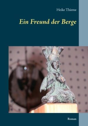 Ein erster Schritt hin zur Erleuchtung, kann schmerzhaft empfunden werden, dennoch trägt die Kraft ihn weiter, und viele Leben rauschen an ihm vorüber, ohne dass er dabei den Halt verliert. Reflektiert sich sein Geist und bleibt ungreifbar und unberührt. Ein Dach ihn von oben schützt. Wandel in einem fertigen Haus, in dem er Stufe um Stufe erringt. Fruchtfleisch liegt vor seinen Augen, dennoch geht er nicht darin auf. Die Haltung vergangener Tage befestigt an der Decke, das Zellophan hauchzarter Flügel ausgebreitet, legt er eine Decke über sie, taucht ein in die Tiefe, pochend umgibt ihn des Herzen' Schlagen. Im Dunkel Hände voll Muscheln in meiner Hand und keine Spuren im Sand.