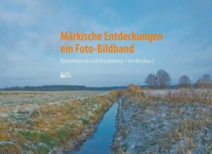 Das vorliegende Buch >Naturerleben in Brandenburg - Um Beeskow Band 2< ist Teil einer Serie von Foto-Bildbänden im A5-Querformat mit dem Titel >Märkische EntdeckungenUm Beeskow Band 2< zeigt Aufnahmen vom Gebiet östlich der Spree zwischen Spree und Schlaubetal und lädt ein zum Aufenthalt am herrlichen Schervenzsee. So wendet sich das Buch an naturliebende Touristen und die heimatverbundenen Bewohner dieser Landschaft gleichermaßen. Erstaunt kann man feststellen, dass das, was auf den ersten Blick wie ein eintöniges immer gleiches Meer aus Kiefern oder flachen sandigen Ackerhügeln wirkt, bei genauem Hinschauen intensive Farben und interessante Formen verbirgt. Das edle Hardcover-Büchlein kann gleichsam als Urlaubserinnerung oder originelles Geschenk mit regionalem Bezug dienen.