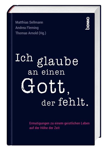 Mit Gott zu leben, das ist heute anders als vor Jahrzehnten. Modernes Leben scheint Gott immer weniger zu brauchen. Die Kirche hat für viele Menschen keine Bedeutung mehr. Zudem werden spirituelle Traditionen beliebter, die ohne Gott auskommen. Gott wird unsichtbarer. Nicht nur die Christen, eine ganze Kultur geht in eine nachchristliche Zeit. In diesem Buch vergewissern sich prominente Autoren wie Tomáš Halík, Julia Knop, Uwe Kolbe u. v. a. über ein religiöses Leben auf der Höhe dieser Herausforderungen und zeigen Wege einer Neubesinnung und Orientierung hin zu einem Glauben, der Zukunft hat. • hochaktueller Beitrag zur Situation der Kirche und ihrer Perspektiven • für einen Glauben, der Zukunft hat • mit Bildern des bekannten Malers Michael Triegel • mit einem Vorwort von Kardinal Jean-Claude Hollerich SJ