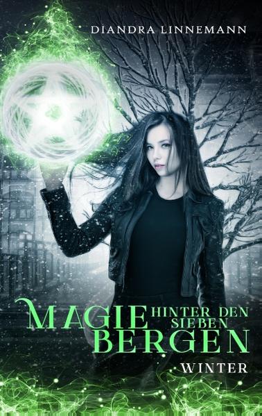 MAGIC CONSULTANT AND SOLUTIONS. Das steht auf der Visitenkarte von Helena Weide, ihres Zeichens staatlich geprüfte Hexe. Eigentlich will sie nur in Ruhe das Ahnenfest feiern, aber der Bonner Bürgermeister hat einen gefährlichen Auftrag für sie - und auch direkt die passende Unterstützung. So tritt der ehemalige Straßenkämpfer Falk in ihr Leben, der seine Zeit als Zombiepfleger im Wandelnden Friedhof abgesessen hat. Ein nützlicher Geselle - groß, gutaussehend, schweigsam. Tut fast immer, was man ihm sagt. Im Gegensatz zu Helenas katholischer Sekretärin Maria. Die sitzt zwar im Rollstuhl, lässt sich aber weder von verschlossenen Türen noch von Konventionen davon abhalten, zu tun, was sie will. Diese drei setzen sich in den ersten Geschichten dieser Reihe gegen Zombies und Hexen zur Wehr, begegnen alten Göttern und vermitteln in einem Liebesdrama, welches eine tragische Wende nimmt. Gemeinsam überstehen sie den Winter - nicht ahnend, was dieses magische Jahr noch alles für sie bereithält.