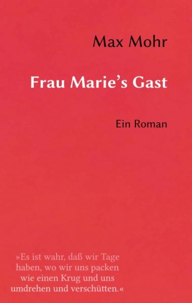 Ein heißer Sommer in einem idyllischen Ort an einem bayerischen See. Um ihn herum verweben sich die Fäden der Vergangenheit mit neu gesponnenen. Hans Jung, ein junger Musiker und Weltreisender, verbringt hier den Sommer, um seine Jugendliebe Frau Marie wieder zu sehen. Sie ist mittlerweile mit einem erfolgreichen Arzt verheiratet und Mutter eines kleinen Jungen. Hans trifft dort zunächst irritiert auf ihren platonischen Liebhaber, den rätselhaften Baron Mannen, mit dem er sich aber sehr bald anfreundet. Hans und Frau Marie leben die Tagträume einer gemeinsamen, romantischen, jedoch unmöglichen Zukunft. Unerwartet finden Marie, eine unkonventionelle Bauerntochter, und Hans Gefallen aneinander... Mohrs erster »Roman« ist bis heute weitestgehend unbeachtet. Sehr zu Unrecht, denn es gibt einiges zu entdecken: Eine bunte Szenerie mit einer Vielzahl von Plätzen, märchenhafte Episoden, ein Ensemble unterschiedlichster Figuren. Melancholie, Träume, Musik, Naturerlebnis, ungestüme Lebensfreude... Zudem ist an Frau Marie's Gast bemerkenswert, dass die vielen, teilweise exotischen Episoden Bezüge zur Biographie Mohrs tragen. Der Protagonist Hans Jung selbst ist dem jungen Schriftsteller nicht unähnlich. Vieles, was der junge Max Mohr erlebt, plant und was ihn bewegt, scheint gleichsam impulsiv seinen Weg in diese Novelle zu finden. Diese Ausgabe macht Frau Marie's Gast nach fast 100 Jahren endlich wieder allgemein verfügbar.