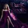 SAMMELBAND 1 DER DARK SPELLS-REIHE Die mächtige Hexe Dhana herrscht mit eiserner Hand über sämtliche magische Wesen Londons. Wer sich ihrem Willen nicht beugt, wird ausgelöscht. Währenddessen lebt auf der anderen Seite der Stadt die dunkle Hexe Savannah im Verborgenen - bis plötzlich eine junge Hexe an ihre Tür klopft, die einen Angriff von Dhana überlebt hat. Sie will von Savannah trainiert werden, um eines Tages dieser Schreckensherrschaft ein Ende zu setzen. Was die Junghexe jedoch nicht weiß, ist, dass Dhana und Savannah noch eine ganz eigene Rechnung offen haben. Dark Spells - Fantasy Serie Reihenfolge: Spruch I: Die Königin der Stadt Spruch II: Von Rosen und Jägern Spruch III: Ein Rennen gegen die Zeit Spruch IV: Die Narben der Vergangenheit Spruch V: Feuer mit Feuer