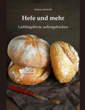 Der erfolgreiche Blog "Hefe und mehr" ist seit 2008 eine Anlaufstelle für Hobbybäcker. Ihr Brotbackwissen und 67 ihrer besten Rezepte gibt die Bloggerin Stefanie Herberth in der überarbeiteten 2. Auflage von "Hefe und mehr - Lieblingsbrote selbstgebacken" weiter. Die Rezepte reichen dabei von verschiedenen Broten über Brötchen bis zu einigen Kuchenrezepten. Ob mit Sauerteig oder Poolish, Lievito Madre oder Pâte Fermentée - immer sind es Rezepte, die durch Vorteige und lange Teigführung besonders aromatische Brote ergeben. Ein ausführlicher Theorieteil vermittelt außerdem die wichtigsten Techniken und Hintergrundwissen.