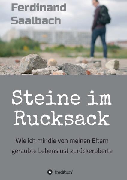 "Steine im Rucksack" ist die autobiografische Aufarbeitung einer psychoanalytischen Therapie und der Erkenntnisse, die im Rahmen dieser ans Tageslicht kamen.Ferdinand Saalbach erzählt davon, wie er jahrelang augenscheinlich erfolgreich durchs Leben tigerte und mit Karriere, Frauen und einer Weltreise seine Umwelt beeindruckte, aber immer irgendwie unsympathisch wirkte. Bis er zusammenbrach und sich im Rahmen einer Psychoanalyse seinen Lebensthemen stellte. Erst im Laufe der Therapie erkannte er, dass er trotz elterlichen Wohlstands verwahrlost aufgewachsen war und von seiner eigenen Mutter sexuell missbraucht wurde.„Steine im Rucksack“ ist die wahre und autobiografische Erzählung des Lebens von Ferdinand Saalbach. Er macht dabei durch Detailfülle, schmerzhafte Nähe und beklemmende Intimität das ganze Leid, die Grausamkeit der Täter und seinen eigenen Schmerz spürbar.Es ist ein Buch für Menschen, die von Erfolg, Geld und Statussymbolen getrieben sind. Es soll sie ermutigen, auf die eigene Geschichte zu schauen. Es ist aber auch ein Buch für Eltern, die hierdurch erkennen können, wie mächtig ihr Einfluss auf ihre Kinder ist.