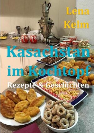 Als Lena Kelm in den 1990er Jahren Kasachstan verließ und nach Deutschland - das Land ihrer Vorfahren - heimkam, brachte sie ein reichhaltiges kulturelles Gepäck mit. Die köstlichen Rezepte ihrer Familie und die Tradition des gemeinsamen Kochens und Essens im Alltag gibt sie in diesem Buch weiter. Unterhaltsam erläutert sie Herkunft, Einfluss und Verwandtschaft sprachlicher Begriffe und Speisen russischer Nationalitäten. Sie würzt das Buch mit über 60 Rezepten, praktischen Erläuterungen bei der Zubereitung der Speisen sowie Einkaufstipps und lädt zu kurzweiligen Geschichten aus ihrem alten russischen und neuen Berliner Leben ein. Die Autorin erzählt humorvoll von Gastfreundschaft, Feiern und Freude, Abschiedsschmerz vom geliebten Klavier, Verlust, Heimweh und Sehnsucht, anderen Sitten und Bräuchen. Essen und Kochen verbinden Menschen und Kulturen. Freunden der Naturheilkunde verrät Lena Kelm Familienrezepte, ergänzt durch ihre eigenen Erfahrungen mit der Wirkung von Arnika, Aloe Vera, Honig, Senf und Weißkohl, Beeren und Sanddorn, dem alternativen Gebrauch von Wodka und vieles mehr. Lena Kelm kocht, wie sie Klavier spielt, mit allen Sinnen und Fingern.