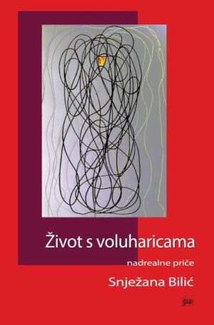 Einhundert Kurzgeschichten in kroatischer Sprache über die surreale Welt der Wühlmäuse und den anderen phantasmagorischen Wesen, die eine merkwürdige, märchenhafte und utopische Welt gestalten. Durch die hauptsächliche Dialogform zeigt uns die Autorin eine dicht verflochtene Struktur einer Menge von Gestalten und deren Verhältnisse in der Familie, in der Beziehung und im Geschäft - , was auf einer allegorischen, witzigen und oft ironischen Art und Weise unser zeitgenössisches, urbanes Leben, menschliche Schicksale und Irrtümer überprüft. Es wurde minimalistisch präzis geschrieben, fast skizzenhaft, mit einer dynamischen Wechslung der Ereignisse und mit offenen, mehrdeutigen und manchmal absurden Enden. 2. überarbeitete Auflage. Oko stotinjak kratkih koncizno pisanih priča koje opisuju surealan i višeznačajan svijet voluharica i drugih fantastičnih bića koja se po svom razmišljanju i djelovanju vrlo vješto skrivaju među ljudima. Ovo izdanje knjige „Život s voluharicama“ je drugo prerađeno izdanje.