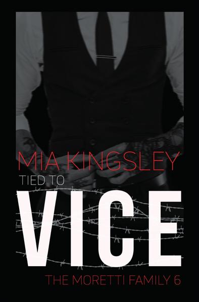 TIED TO … VICE (The Moretti Family 6) Ich bin selbst überrascht, als ich mich freiwillig melde, um Veronica Trentini zu heiraten. Ihr Vater ist der einflussreichste Capo in Los Angeles und das Bündnis nutzt unserer Familie immens. Allerdings scheint das die Braut nicht zu interessieren: sie ergreift bei der ersten Gelegenheit die Flucht. Das kann ich nicht auf mir sitzen lassen. Ich mache mich auf die Jagd nach der Frau, die ohnehin schon mir gehört - ob sie will oder nicht … Durchsetzungsfähige Männer, in deren Jobbeschreibung das Wort »Mafia« vorkommt. Frauen, die keine Lust haben, sich sagen zu lassen, was sie zu tun haben. Rohe Gewalt. Schmutziger Sex. Wilde Emotionen. Zuckersüße Happy Ends. Die neue Dark- Romance- Serie von Mia Kingsley. Alle Teile in sich abgeschlossen und durch wiederkehrende Figuren verbunden. Empfohlene Lesereihenfolge: Band 1 - Tied To Rage (The Moretti Family 1) Band 2 - Tied To Hate (The Moretti Family 2) Band 3 - Tied To Pain (The Moretti Family 3) Band 4 - Tied To Fear (The Moretti Family 4) Band 5 - Tied To Need (The Moretti Family 5) Band 6 - Tied To Vice (The Morettiy Family 6)