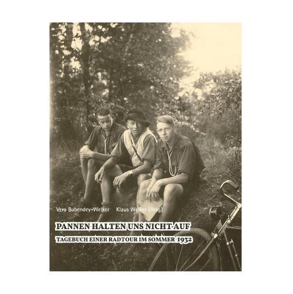 Es handelt sich um das Tagebuch des damals 17jährigen Schülers Hermann Bubendey, der mit zwei Freunden eine Radtour im Sommer 1932 mit bescheidenen Mitteln unternimmt. Die Route führt vom Heimatort der Protagonisten, Salzwedel in der Altmark, über Frankfurt/Main, Köln, Amsterdam Groningen, Bremen wieder zurück nach Salzwedel. Gesamtstrecke: 1691 km, in 18 Tagen bewältigt.