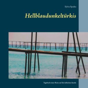 Hellblaudunkeltürkis ist das Tagebuch einer Reise auf die äolischen Inseln im Mai 2002. Eine Reise in die Vergangenheit, in eine noch ungestörte paradiesische Welt abseits der Touristenströme. Ich hatte versprochen, wiederzukommen. Es dauerte fast zehn Jahre, bis ich das Versprechen einhalten konnte. Doch was war aus der idyllischen Inselwelt geworden?