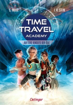 Die Zeitreise beginnt: Geh mit Max auf die Time Travel Academy! Kein Handy, kein Tablet. Stattdessen Heute- basteln- wir- mit- Klopapierrollen. Wie gern würde der zwölfjährige Max sein Leben gegen das eines anderen eintauschen. Seins ist nämlich verdammt langweilig. Bis er eines Tages die goldschimmernde Einladung zur Time Travel Academy erhält - und mit ihr die Nachricht, dass er dort seine spurlos verschwundene Schwester wiederfinden kann. Time Travel, also Zeitreisen - wie cool ist das denn?! Und in einem Internat leben! Für Max zählt nur noch eins: Er muss unbedingt auf die TTA. Und schon steckt er mitten in einem rasanten Abenteuer auf der wohl coolsten Academy aller Zeiten, voller Technik- Nerds und witziger neuer Freund*innen. Da willst du doch garantiert dabei sein. Wer weiß, vielleicht hast du ja auch das Zeitreise- Gen in dir. Leg los mit Band 1 der Time Travel Academy: Noch nie war Zeitreisen cooler. Die Lieblingsthemen Internat und Zeitreise in einer rasanten Action- Reihe für Jungs und Mädchen ab 10. Start der lässigen Fantasy Kinderbücher in lustig lockerem Erzählton - Fortsetzung folgt. Witziges und zugleich spannendes Abenteuer durch Raum und Zeit. Max, ein 12- jähriger, typisch schusseliger, herrlich unperfekter Held. Computerfreaks und Chaosclub - eine Superheld*innen- Academy für auserwählte Kids.