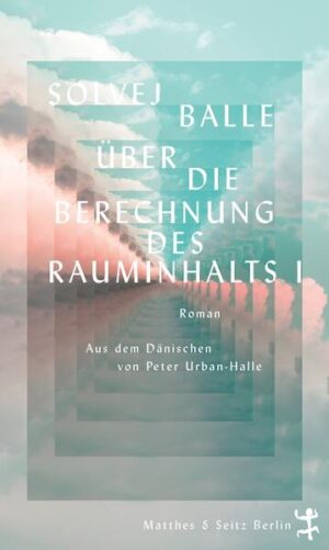 Nach einer Geschäftsreise zu einer Antiquariatsmesse in Bordeaux beginnt für die Buchhändlerin Tara Selter, die mit ihrem Mann Thomas in einem Haus in Nordfrankreich lebt, die Zeit stillzustehen. Gefangen in einer Wiederholung, durchlebt sie stets von Neuem jenen 18. November, während es für Thomas und alle anderen Menschen, denen sie begegnet, ein immer neuer Anfang ist. Sie erinnern sich an nichts, was »gestern« war, erwachen stets zu ihrem ersten 18. November des Jahres. Genießt Tara diese Zeit des »Schwindels« im doppelten Sinne die ersten sechzig Tage noch, offenbart sich langsam ein Problem: Sie wird älter, Thomas nicht. Die beiden, die sich zuvor so nahegestanden haben, entfernen sich voneinander - und Tara versucht versessen, aus dem 18. November herauszufinden. Über die Berechnung des Rauminhalts I ist der erste Band eines groß angelegten Romanprojekts, in dem Solvej Balle die Fiktion von der Wirklichkeit befreit, ohne jedoch Science-Fiction zu schreiben. Mit einem präzisen, stets aufmerksam lauschenden Stil schildert Balle die Mechanik und Monotonie der Zeitschleife, in die ihre Protagonistin gerät, sowie die ungewöhnliche Liebesbeziehung, die sich daraus ergibt. Eindringlich führt sie uns vor Augen, wie jeder in seiner eigenen Blase lebt, und lehrt uns - wie es große Literatur oft tut -, die Welt mit neuen Augen zu sehen.