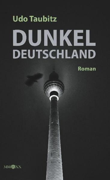 Vom Fremdsein im eigenen Land Ein Krankenhauszimmer. Im Bett eine Frau an Apparaten, sie schwebt zwischen Leben und Tod. Am Bett ihr Bruder, der bis vor kurzem nichts ahnte von dieser Schwester: Er ist in der DDR aufgewachsen, sie in Westberlin. Der Mann erzählt ihr von der gemeinsamen Mutter, die sich zwischen Arbeit, Waschbrett und saufenden Liebhabern aufrieb. Er erzählt von seinem Vaterland, dessen übergriffige "Liebe" ihn zur Republikflucht trieb. Und er dringt ungefragt in das Leben seiner Schwester ein. DUNKELDEUTSCHLAND breitet eine Kindheit und Jugend in der DDR aus. Der autobiografische Roman kreist am Einzelschicksal um die Frage, was das Aufwachsen in einer Diktatur mit Menschen macht. Inwieweit prägt Geschichte persönliche Geschichten? DUNKELDEUTSCHLAND ist auch eine Allegorie auf das ungeklärte Verhältnis von West- und Ostdeutschland - und ein sehr persönliches Buch. Die Erinnerungsarbeit des Erzählers beschwört den Geist eines toten Landes und hinterfragt zugleich den Zustand der vereinten Bundesrepublik. »Eindringliche Reality Fiction, die zwischen Vergangenheit und Gegenwart hin- und herpendelt« Für Leser von Karl Ove Knausgard, Eugen Ruge und Sasa Stanisic. PRESSESTIMMEN "Ein Buch, das nachdenklich macht, und auch eins zum herzhaft Lachen." Andreas Ulrich, radioeins (RBB) "Sehr bewegend. Ein schöner Roman - und ein spannender Beitrag zur deutsch-deutschen Völkerverständigung." Nabil Atassi, Pop-Talk.de