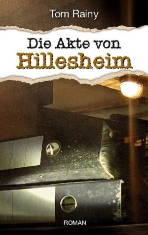 Die Akte von Hillesheim Birgt die Krimi-Stadt ein dunkles Geheimnis? Fünfeinhalb Jahre sind vergangen, seit Tim und Anna den Säbel von Asenberg geborgen haben. Seitdem hat sich einiges verändert. Sie beide verfolgen inzwischen ihre beruflichen Karrieren außerhalb der Eifel. Doch eines Tages zieht es sie unversehens in ihre Heimat zurück. Ein Verbrechen ist in Leyental geschehen, doch der Anlass für die Tat liegt völlig im Dunkeln. Nur eins scheint sicher: Jemand, den Anna gut kennt, muss in die Ereignisse verwickelt sein! Wie können Tim und Anna Licht ins Dunkel bringen und gleichzeitig die vertraute Person schützen? Die Helden der Albenhain-Saga sind erwachsen geworden. Dies gilt auch für den neuen Roman aus der Reihe. Es geht knallhart zur Sache, jedoch nicht ohne die gewohnte lockere Erzählweise, die kecke Portion Witz und einen Schuss Romantik.