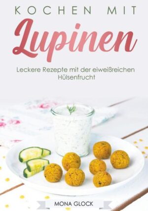 Kochen mit Lupinen, leckere Rezepte mit der eiweißreichen Hülsenfrucht In diesem Rezeptheft geht es vor allem um das Kochen mit Lupinenkernen. Nach einer kurzen Einführung mit Hintergrundinfos zur Lupine erwarten dich über 20 Rezepte. Zusätzlich zu den Rezepten unter Verwendung von Lupinenkernen findest du zwei Rezepte unter Verwendung von Lupinenmehl. Alle Rezepte sind vegetarisch. Zudem findest du vegane und glutenfreie Rezepte im Rezeptheft. Diese sind gesondert gekennzeichnet. Alle Rezepte sind bebildert. Das Rezeptheft gibt es in der praktischen Ringbindung. Die Ringbindung stellt sicher, dass dir das Rezeptheft während dem Kochen nicht zuklappt. Informationen zur Hülsenfrucht Lupine Die Lupine zählt wie Linse oder Bohne zu den Hülsenfrüchten und wird u.a. in Deutschland angebaut. Mit einem Eiweißgehalt von bis zu 40 g pro 100 g ist die Lupine eine sehr gute pflanzliche Proteinquelle für Vegetarier und Veganer. In Kombination mit Getreideprodukten wie Dinkel oder Weizen kann zudem die biologische Wertigkeit erhöht werden. Neben dem hohen Proteingehalt ist die Lupine zudem eine Ballaststoffquelle. Ballaststoffe sind unverdauliche Nahrungsbestandteile und in pflanzlichen Lebensmitteln enthalten. Die gelbe Färbung der Lupine basiert auf der Anwesenheit von Carotinoiden, die z.B. auch im Eigelb, im Mais oder der Karotte für deren gelb-orangene Färbung verantwortlich sind. Darüber hinaus ist die Lupine, wie alle Hülsenfrüchte, glutenfrei. Informationen zu den Lupinenkernen Durch Entfernung der Schale von den Lupinensamen entstehen die Lupinenkerne. Mit diesen können Suppen, Soßen, Salate, Aufstriche oder Bratlinge zubereitet werden. Auch können die Lupinenkerne eingelegt werden oder bereits auf Vorrat in Gläser eingekocht werden. Da bei den Lupinenkernen die Schale von den Lupinensamen entfernt wurde, können diese ohne vorheriges Einweichen in Wasser direkt für ca. 20 bis 30 Minuten gekocht werden. Grundsätzlich bleiben Lupinenkerne und Lupinensamen eher bissfest und werden nicht so weich wie beispielsweise Linsen. Stichworte - Rezepte mit Hülsenfrüchten, Rezepte mit Lupinen - Pflanzliche Proteinquelle, Eiweißquelle für Veganer und Vegetarier - Glutenfreie Rezepte mit Hülsenfrüchten - Vegetarische, vegane und laktosefreie Rezepte mit Hülsenfrüchten - Alternative zu Soja - Süßlupine, Lupinensamen, Lupinenkerne