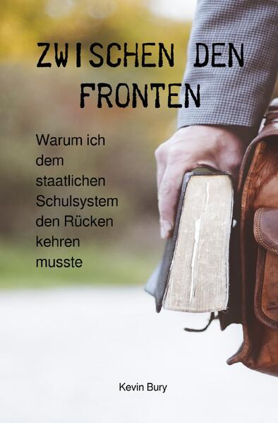 Zwischen kritischer Auseinandersetzung und amüsanter Abrechnung Nicht einmal die Hälfte derjenigen, die ein Lehramtsstudium antreten, erreicht später ein Klassenzimmer. Eine erschreckende Zahl, aber gleichzeitig eine erklärbare: Auch der Autor dieses Buches zog die Notbremse und nimmt uns mit auf eine unterhaltsame und nachdenklich stimmende Reise durch die Irrungen und Wirrungen des Bildungssystems und des Studiums, die die Entscheidungen der jungen Studierenden und Lehramtsanwärter nachvollziehbar machen lässt. In einem abwechslungsreichen Mix aus nacherzählten Anekdoten, humorvollen Hyperbeln und seriöser Auseinandersetzung skizziert er prägnant aktuelle Missstände, lässt weitere (Ex-)Studierende zu Wort kommen, zeigt gravierende Unterschiede zwischen Theorie und Praxis auf und beschreibt seine eigenen, ganz persönlichen Probleme mit dem modernen Lehrerberuf. Ergänzt durch 3 Gastbeiträge Vorsicht, bissig!