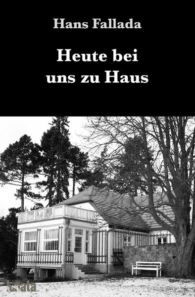 ›Heute bei uns zu Haus‹ führt die autobiographische Erzählung ›Damals bei uns daheim‹ von Hans Fallada in den Jahren 1929 bis 1942 weiter. Mittlerweile erwachsen, lebt er mit seiner Frau Suse und seinen Kindern Uli, Mücke und Achim im mecklenburgischen Carwitz. Er beschreibt den ländlichen Alltag zwischen Garten und Schreibtisch, umgeben von üppiger Natur, dem übermütigen Spiel der Kinder und Haushund Brambusch, erlebt er neben Sorgen immer wieder glückliche Momente.