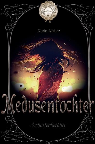 Der dämonische Strigoi- Vampir Damien von Tannheim hat im Schattenland, der Heimat der magischen Wesen, die Macht an sich gerissen und einen Großteil des Landes mittels des Kopfes der Medusa in einen steinernen Dornröschenschlaf versetzt. Viele magische Wesen mussten ihre Heimat verlassen und suchten in der Menschenwelt Schutz. Doch auch dort tyrannisieren die Strigoi alle, die gegen ihre Herrschaft rebellieren. Die einzige Hoffnung dieser Wesen ist eine Prophezeiung, nach der eine junge Frau, die aus dem Schattenland stammt, Medusa wieder mit deren Körper zusammenführen und mit der Hilfe der Gorgone das Land aus seiner Versteinerung reißen kann. Alles deutet darauf hin, dass die junge Illustratorin Elena die Retterin dieser Welt ist. Doch sie hat keine Erinnerung an ein Leben in einem Schattenland