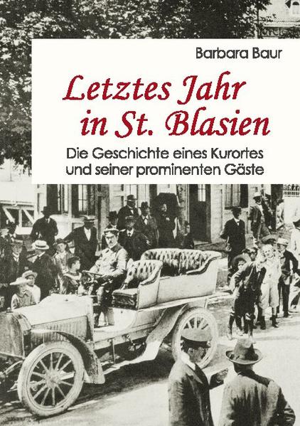 Wie das abgeschiedene St. Blasien, das um 1900 gerade einmal 1600 Einwohner zählte, weder über einen Bahnanschluss noch über besonderen Glamour verfügte, zum mondänen Rückzugsrefugium und zum Kurort von Weltruf werden konnte, lässt nach wie vor staunen. Der Schriftsteller Stefan Zweig sprach zärtlich von dem "Waldparadies", die Roosevelts verbrachten ihre Flitterwochen hier und Großherzog Friedrich I. von Baden suchte den Ort als Sommerfrische auf. Russische Aristokraten und schwerreiche Argentinier stiegen im noblen Kurhaus ab, während Großadmiral von Tirpitz in seinem Haus Polit-Prominenz um sich scharte und Maxim Gorki im hiesigen Lungensanatorium nach Heilung suchte. Zurückgeblieben sind Fragmente und Spuren, die eine längst vergangene Epoche nochmals auferstehen lassen. Dabei mischt sich lokales Geschehen mit den Ereignissen der Zeitgeschichte, die sich vor der tannenumragten Kulisse des kleinen Schwarzwald-Kurortes zutrugen.