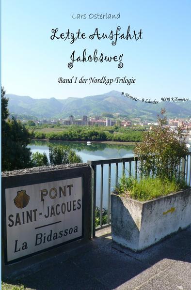 Lars, der im sächsischen Bautzen in einem kleinen Kämmerchen neben dem Friedhof ein trostloses Dasein fristet, dem die Frau zuvor davongelaufen ist und dem auch die Arbeit immer bitterer schmeckt, beschließt alles hinter sich zu lassen. Ohne Telefon macht er sich am letzten Januartag heimlich und wortlos aus dem Staub. Während in der Heimat erst Tage später sein Verschwinden bemerkt wird, sitzt Lars vor der Sagrada Família in Barcelona, neben ihm steht ein Rucksack und eine Flasche Bier. Das ist der Anfang eines waghalsigen Wander-Abenteuers. Mit seiner unzureichenden Ausrüstung (weder Zelt noch Gasbrenner) und kleinem Budget läuft er los. Sein Ziel ist das Nordkap, doch vorher will er direkt am Mittelmeer bis zum südlichsten Punkt des europäischen Festlandes laufen. Warum? Weil er schon seit Jahren den Traum hat, zu erfahren, ob er es schaffen kann, zu Fuß durch ganz Europa, vom südlichsten zum nördlichsten Punkt, zu laufen. Er kennt die Strecke nicht, ihm steht auch kein GPS oder sonstige technische Hilfe zur Verfügung. Er weiß nur das eine, dass etwa 9.000 Kilometer zu Fuß vor ihm liegen, was bedeutet, dass er pro Monat etwa tausend Kilometer zurücklegen muss, um spätestens Anfang November am Nordkap zu sein. So wird es eine Reise der Extreme, einem ständigen Innehalten, mit vielen Selbstreflexionen und trotzdem immer auch ein Wettlauf gegen die Zeit. Und nach den ersten eintausend Kilometern geht Lars auch noch das Geld aus ... Band I: Lars kommt nach Andalusien und Gibraltar, weiter nach Portugal durch die Algarve und am Atlantik geht es schließlich hinauf nach Norden, von Lissabon zum westlichsten Punkt des europäischen Festlandes und ab Porto weiter auf den Jakobswegen Caminho Português, bis nach Santiago de Compostela und von dort aus auf dem Camino del Norte bis zur französischen Grenze.