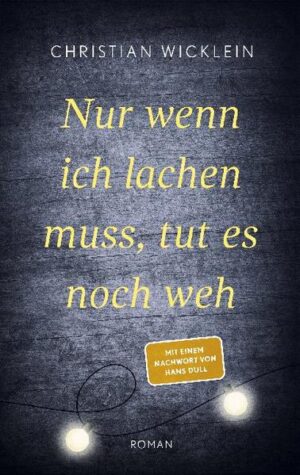 In jedem "Unglück" steckt auch "Glück" ... Wie weiß man, ob man zur falschen Zeit am falschen Ort war? Oder waren es letzten Endes sogar die richtige Zeit und der richtige Ort? Leif Lessmann, Zeitungsredakteur mit Theaterambitionen, ist zu einer "falschen Zeit" an einem "falschen Ort" - dabei wollte er nur mal eine rauchen. Seine Freundin hatte ihn bereits zuvor verlassen, jetzt verliert er durch ein dummes Missverständnis auch noch seinen Job, und die freundliche Nachbarschaft in seinem Mietshaus ist auch nicht mehr das, was sie mal war. Der Zufall - oder ist es doch das Schicksal? - verschlägt ihn aus seinem öden Heimatort ins vibrierende Berlin: Dort kann er mit Unterstützung des verwegenen Theaterregisseurs Dull seinen größten Traum verwirklichen und sein erstes eigenes Stück auf die Bühne bringen. Doch wie das so ist mit großen Träumen: Werden sie erst einmal wahr, ist nichts mehr so wie zuvor.