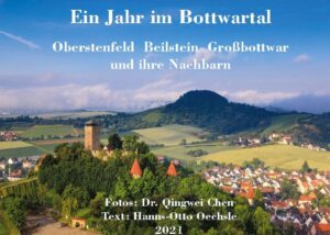 Ein Jahr im Bottwartal Oberstenfeld, Beilstein, Großbottwar und ihre Nachbarn Im neuen Bottwartalbuch zeigt das Autorenteam, Oechsle/ Chen das Bottwartal im Wandel der Jahreszeiten mit seinen schönen Landschaften, historischen Burgen, Schlössern und Kirchen. Sie geben auch Tipps für Ausflugflüge in der Umgebung. Wo kann man an freien Tagen in der Nähe, Besuch oder den Kindern etwas interessantes zeigen? Das neue Buch führt den Leser mit Bildern und Texten durch diese sehenswerte alte Kulturlandschaft und soll als Anregung für einen Besuch dienen. Der Autor und Maler Hanns Oechsle führt den Fotografen zu den besonderen Orten, die Qingwei Chen genau zur besten Tageszeit fotografiert, Mit kulturellen und historischen Texten erklärt der Autor Hanns Oechsle, Kenner der Ortsgeschichte, die Fotos. Mit viel Liebe zu ihrer Wahlheimat stellen sie nun im 3. Buch diese noch fast unbekannte Gegend am Rande der Kreise Ludwigsburg, Heilbronn und Rems-Murr vor, die so vieles Bewohnern und Touristen zu bieten hat.