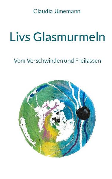 Ein kleiner Ort mit einer einzigen langen Straße, nahe der ehemaligen Grenze zu Westdeutschland. Großes Schweigen und eine Sprachlosigkeit verbinden alle Bewohner miteinander. Vor nicht allzu langer Zeit verschwanden immer wieder Menschen im Ort und auch in Livs Familie gibt es unausgesprochene Geheimnisse, die in ihrem Kopf oft ein bedrohliches Gedankenkarussell in Gang setzen. Um dem unausweichlichen Verschwinden im Ort entgegenzuwirken, muss sie ständig alles und jeden festhalten. Doch dann kommt eines Tages ein Mann in den einzigen kleinen Laden des Ortes, in dem auch Liv arbeitet. Er kauft bei Liv täglich Glasmurmeln, die zuvor ewig niemand mehr gekauft hat, beginnt den Menschen im Ort Fragen zu stellen und stößt damit eine Suche nach Vergangenheit, Wahrheit und Zukunft an. Der Roman erzählt eine leise Geschichte über Vergangenheitsbewältigung, unterschiedliche Wahrheiten, von falschen und richtigen Worten zur falschen und richtigen Zeit. Er erzählt von den Folgen des Verschwindens und des Schweigens für einzelne Menschen, für ein ganzes Dorf, über Generationen. Auch vom Mut, den es braucht, das Schweigen zu brechen, sich der Vergangenheit zu stellen und der anschließenden Erleichterung neue Wege gehen zu können.